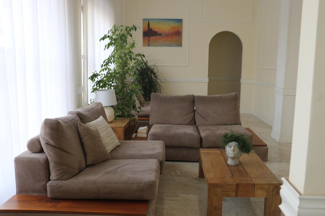 Hotel Regina Margherita Бордихера Екстериор снимка