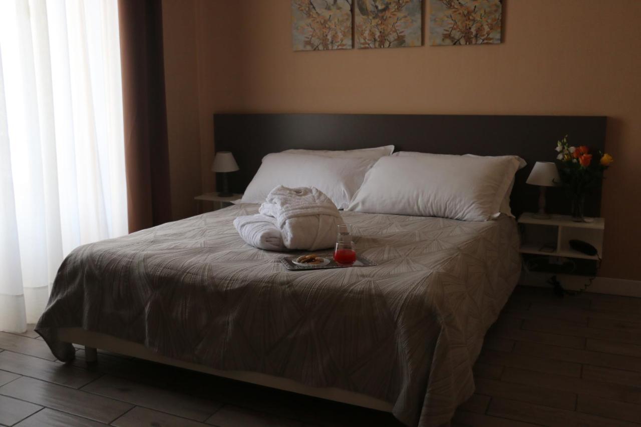 Hotel Regina Margherita Бордихера Екстериор снимка